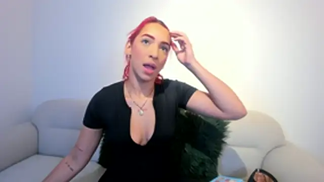 Snapshot of theladymonserrateshow chatting on 11/18/25, 12:42 theladymonserrateshow online show from 11/18/25, 12:42