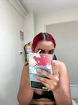 Snapshot of theladymonserrateshow chatting on 11/20/25, 11:54 theladymonserrateshow online show from 11/20/25, 11:54