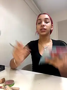 Snapshot of theladymonserrateshow chatting on 11/21/25, 12:04 theladymonserrateshow online show from 11/21/25, 12:04