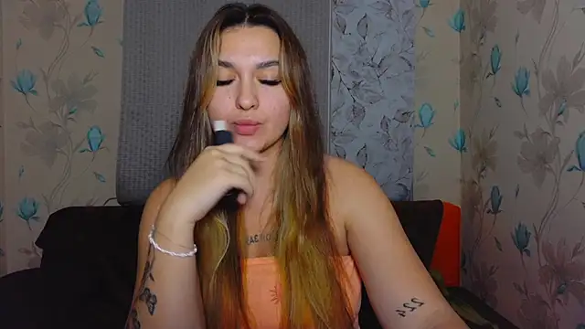 Snapshot of YourEmily_xx chatting on 10/03/25, 07:33 YourEmily xx online show from 10/03/25, 07:33