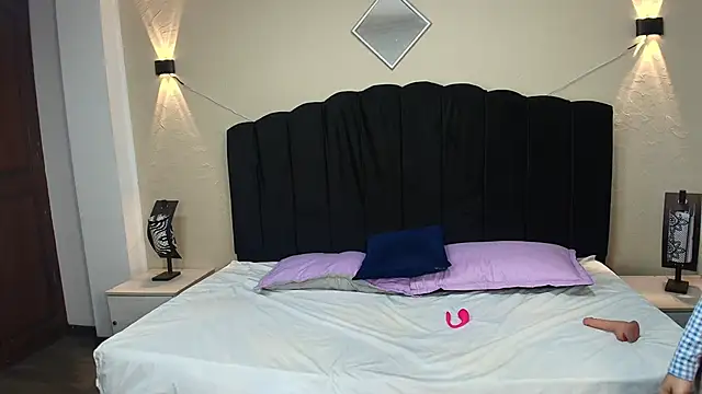 GabySweett  online show from 11/21/25, 12:15