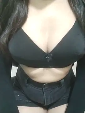 Snapshot of Rosie_Star chatting on 10/14/25, 02:18 Rosie Star online show from 10/14/25, 02:18