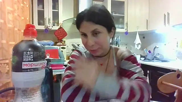 Snapshot of QueenMomyS chatting on 10/16/25, 08:10 QueenMomyS online show from 10/16/25, 08:10