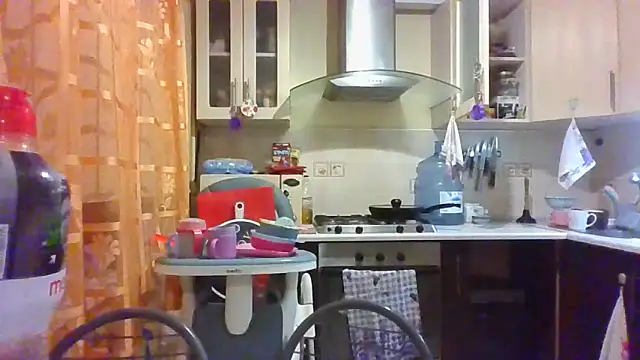 Snapshot of QueenMomyS chatting on 10/18/25, 07:47 QueenMomyS online show from 10/18/25, 07:47