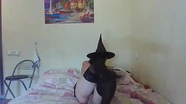 Snapshot of QueenMomyS chatting on 10/31/25, 11:44 QueenMomyS online show from 10/31/25, 11:44