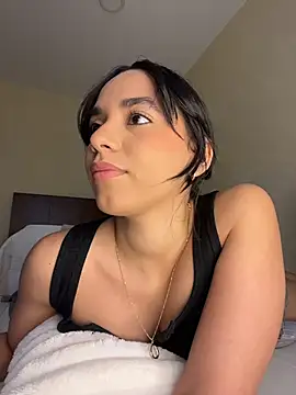 Capricho 01 online show from 10/29/25, 06:53