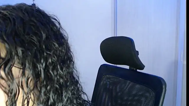 Ivonnybonn online show from 10/17/25, 10:23