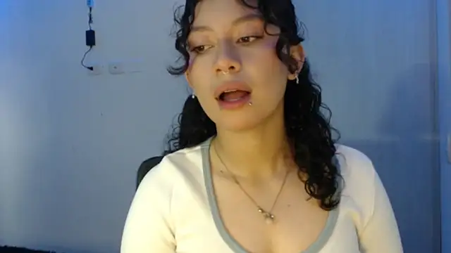 Ivonnybonn online show from 10/24/25, 03:19