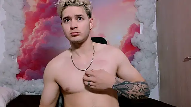 AlexPiersss online show from 11/18/25, 07:07