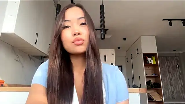 Ur neighbor Kira online show from 10/22/25, 09:20