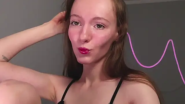 Snapshot of Why_me_stella chatting on 10/22/25, 02:34 Why me stella online show from 10/22/25, 02:34