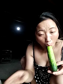 Snapshot of zhen-zo chatting on 10/23/25, 03:39 zhen-zo online show from 10/23/25, 03:39