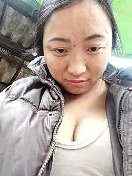 Snapshot of zhen-zo chatting on 10/27/25, 02:37 zhen-zo online show from 10/27/25, 02:37