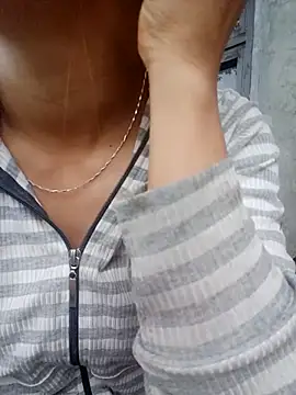 Snapshot of nhinhi-sexy chatting on 10/03/25, 02:19 nhinhi-sexy online show from 10/03/25, 02:19
