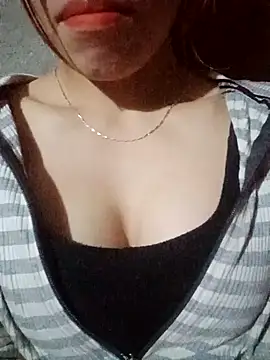 Snapshot of nhinhi-sexy chatting on 10/07/25, 06:05 nhinhi-sexy online show from 10/07/25, 06:05