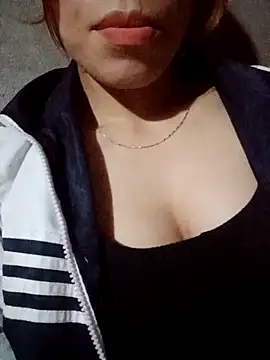 Snapshot of nhinhi-sexy chatting on 10/08/25, 09:45 nhinhi-sexy online show from 10/08/25, 09:45