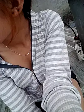 Snapshot of nhinhi-sexy chatting on 10/23/25, 10:14 nhinhi-sexy online show from 10/23/25, 10:14