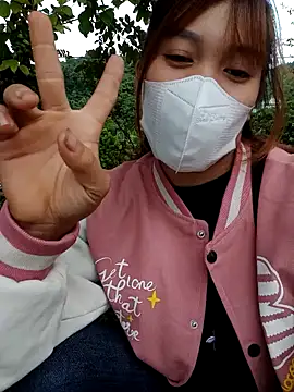 Snapshot of nhinhi-sexy chatting on 10/25/25, 02:52 nhinhi-sexy online show from 10/25/25, 02:52