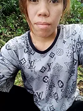 Snapshot of nhinhi-sexy chatting on 10/28/25, 05:33 nhinhi-sexy online show from 10/28/25, 05:33