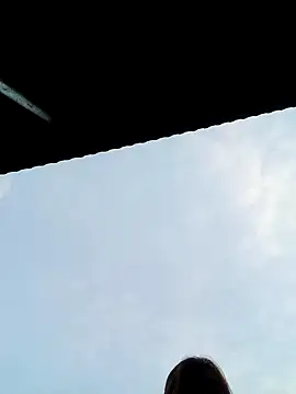 Snapshot of nhinhi-sexy chatting on 10/29/25, 11:28 nhinhi-sexy online show from 10/29/25, 11:28