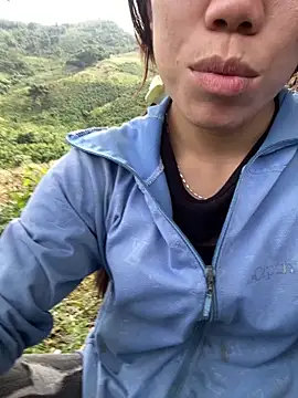 Snapshot of nhinhi-sexy chatting on 11/14/25, 05:39 nhinhi-sexy online show from 11/14/25, 05:39