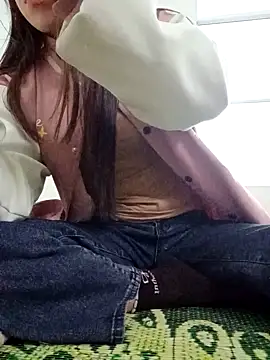 Snapshot of nhinhi-sexy chatting on 11/19/25, 11:49 nhinhi-sexy online show from 11/19/25, 11:49