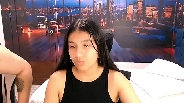 Charly and laura online show from 10/10/25, 07:13