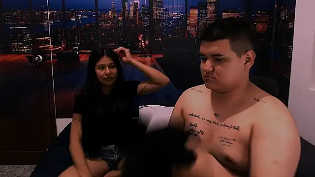 Charly and laura online show from 10/24/25, 07:21