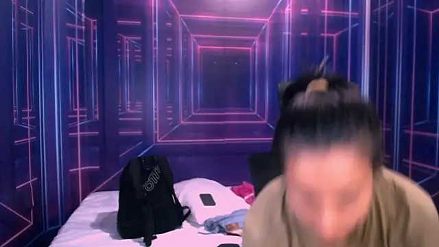 Charly and laura online show from 10/30/25, 07:03