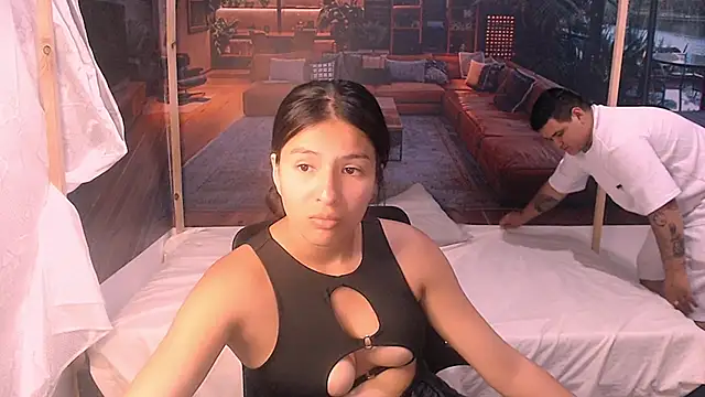 Charly and laura online show from 11/18/25, 07:29