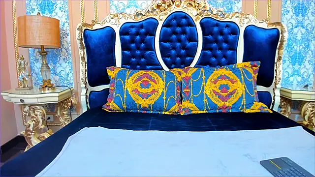 Snapshot of JulietaSinclair chatting on 10/18/25, 10:10 JulietaSinclair online show from 10/18/25, 10:10