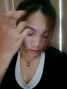 min-xinh online show from 10/18/25, 06:26