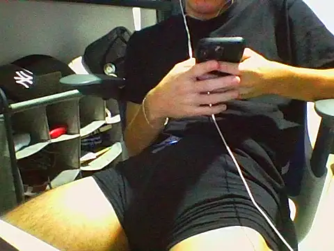 AlbertoRuiz086 online show from 10/25/25, 07:49