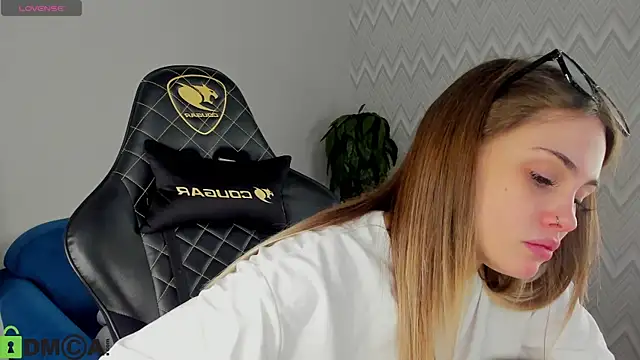 KarinaBroks online show from 11/04/25, 08:30