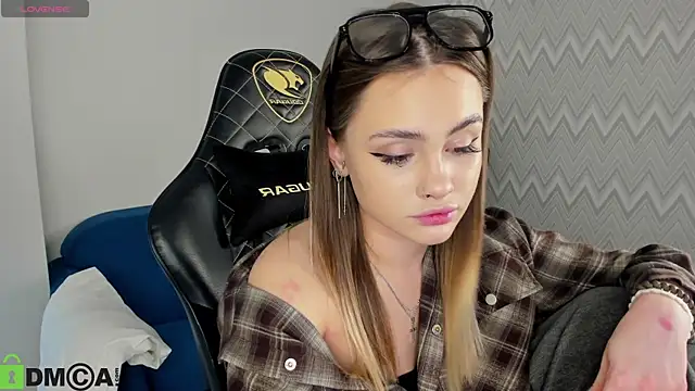 KarinaBroks online show from 11/12/25, 01:00