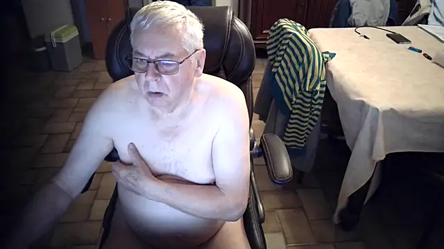 Snapshot of Alain633 chatting on 10/08/25, 06:22 Alain633 online show from 10/08/25, 06:22