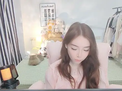 Snapshot of Gardenia-222 chatting on 10/13/25, 07:08 Gardenia-222 online show from 10/13/25, 07:08