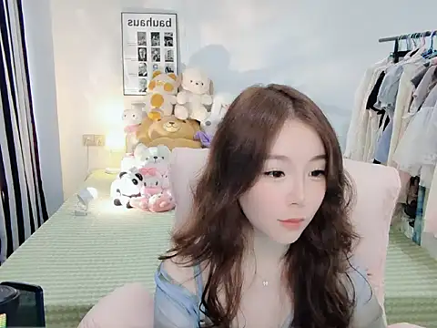 Snapshot of Gardenia-222 chatting on 10/17/25, 06:16 Gardenia-222 online show from 10/17/25, 06:16