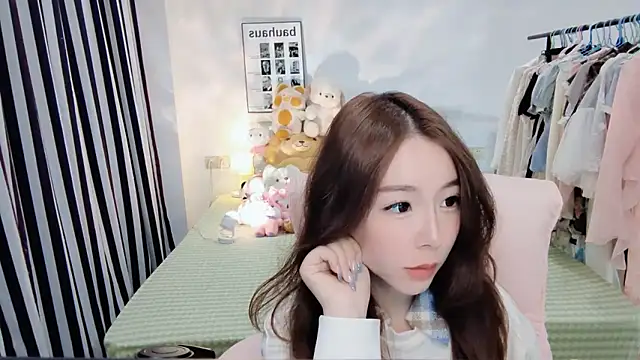 Snapshot of Gardenia-222 chatting on 10/26/25, 10:43 Gardenia-222 online show from 10/26/25, 10:43