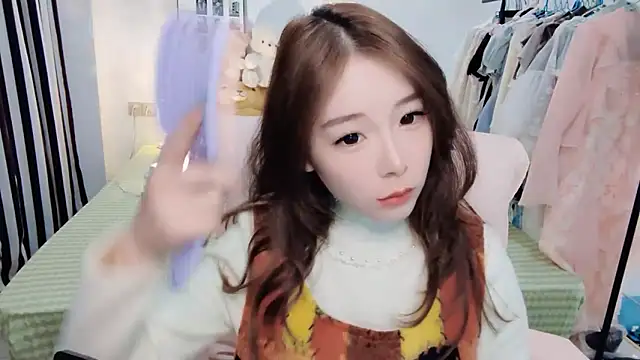 Snapshot of Gardenia-222 chatting on 10/27/25, 01:48 Gardenia-222 online show from 10/27/25, 01:48