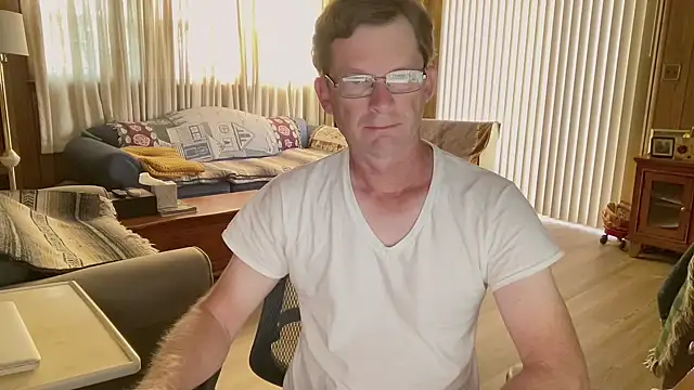 Snapshot of guyhereoncam chatting on 10/21/25, 12:06 guyhereoncam online show from 10/21/25, 12:06