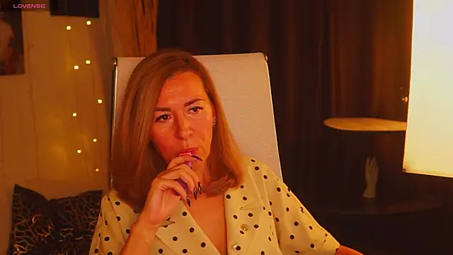 DonnaSmitth online show from 10/23/25, 03:55