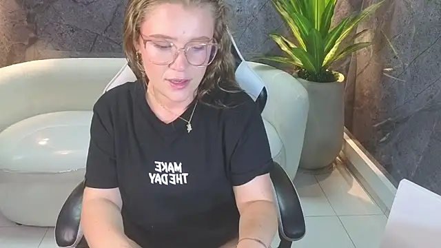 carla tp online show from 10/10/25, 12:59