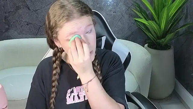 carla tp online show from 10/27/25, 12:42