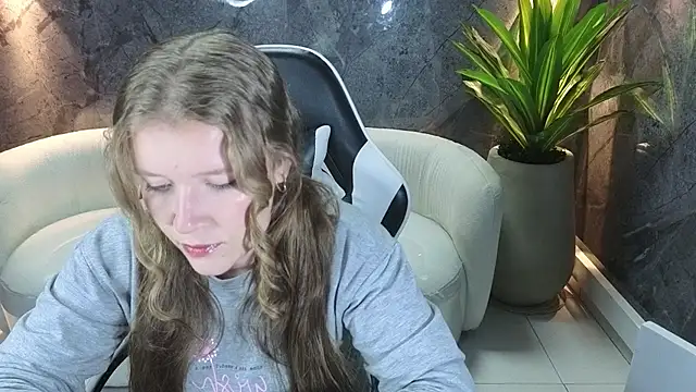 carla tp online show from 10/29/25, 01:02