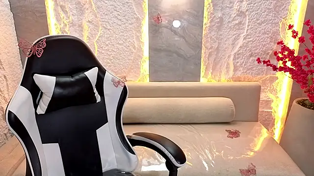 carla tp online show from 10/31/25, 01:12