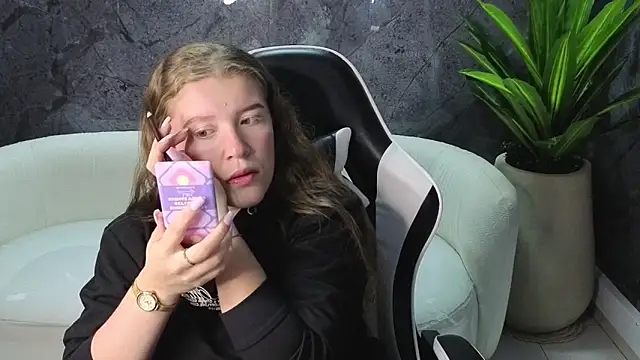 carla tp online show from 11/05/25, 12:49