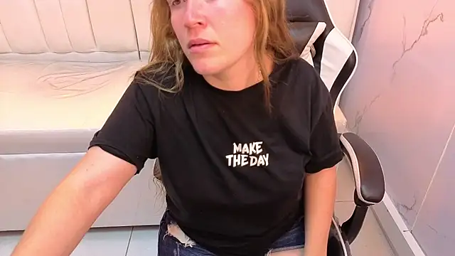 carla tp online show from 11/17/25, 12:55