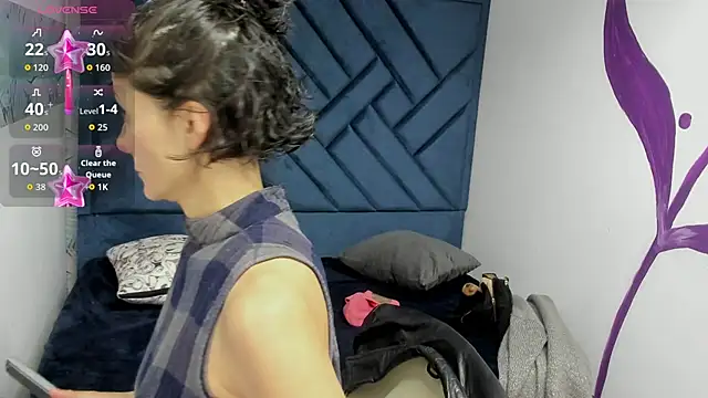 Valery More   online show from 10/11/25, 12:15