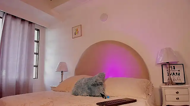 charlotte  queen online show from 11/20/25, 01:22